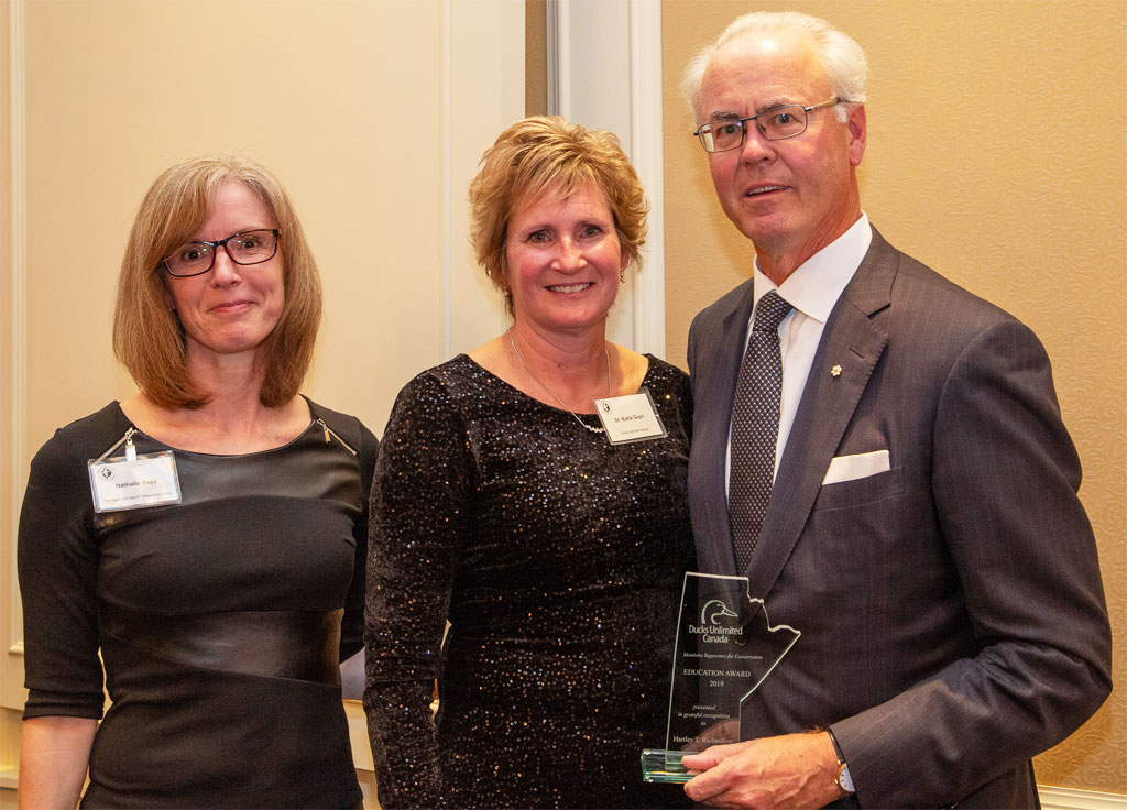 Hartley T. Richardson receives Ducks Unlimited Canada 2019 Conservation Education Award. L to R: Nathalie Bays, Manager of Interpretive Centre Operations; Dr. Karla Guyn, CEO Ducks Unlimited Canada; Hartley T. Richardson, CEO James Richardson & Sons Limited.