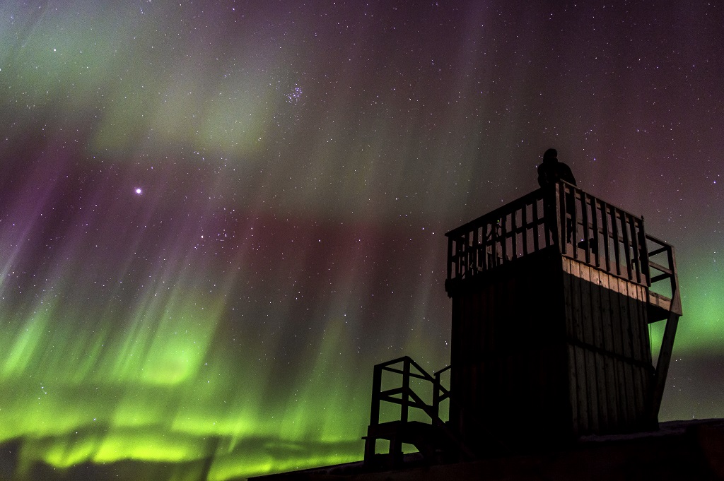 Northern lights from the viewing tower at Seal River Heritage Lodge. Dennis Fast photo.