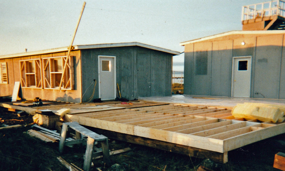 New breezeway under construction at Seal River Heritage Lodge in 1998. Elaine Friesen photo.