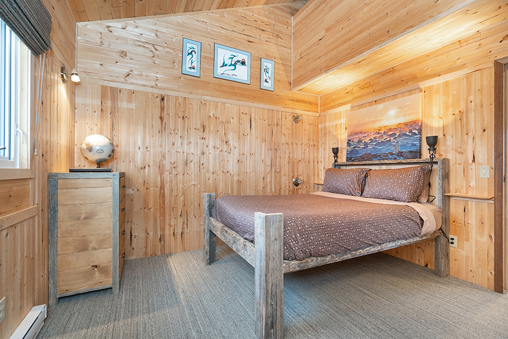 Guest bedroom at Dymond Lake Ecolodge. Scott Zielke photo.