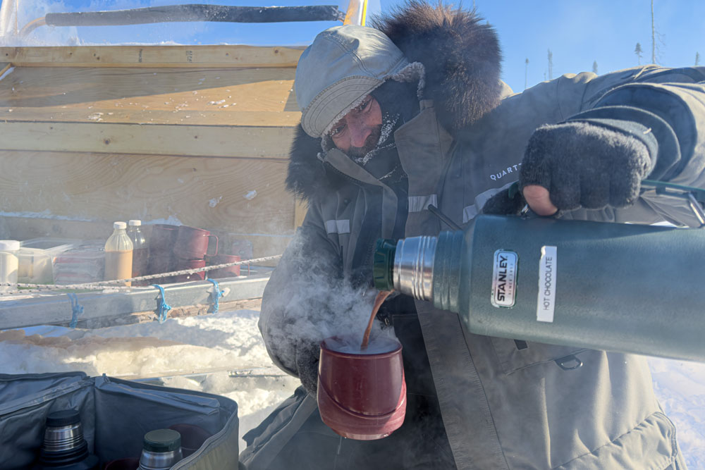 Hot chocolate on a cold morning at Nanuk Polar Bear Lodge. Christoph Jansen / ArcticWild.net photo.
