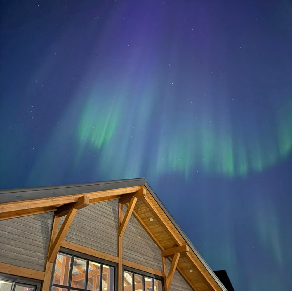 Northern lights in Churchill above the Blueberry Inn.